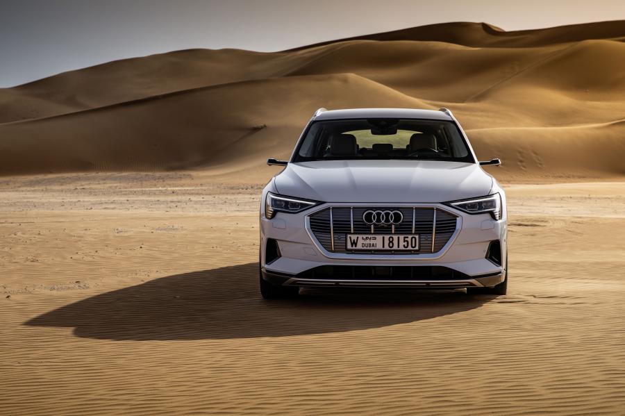  Audi e-tron 55 Quattro 2019 года  (WW) (фото 244 из 452)